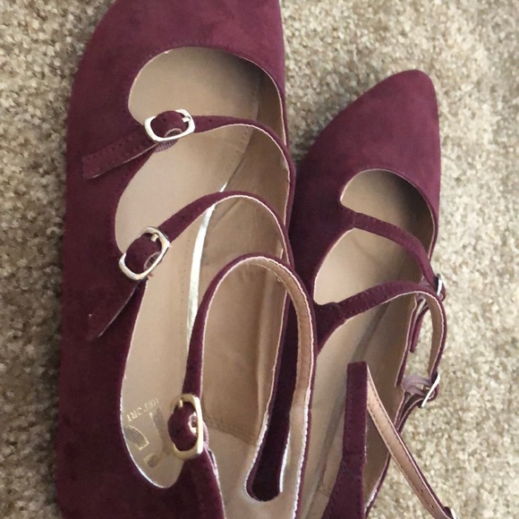 red/maroon flats - Picture 4 of 4